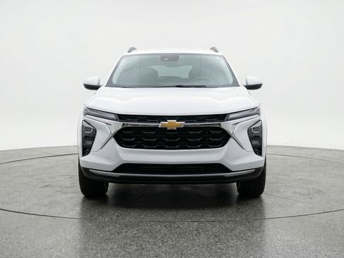 Used 2025 Chevrolet Trax LT image 2