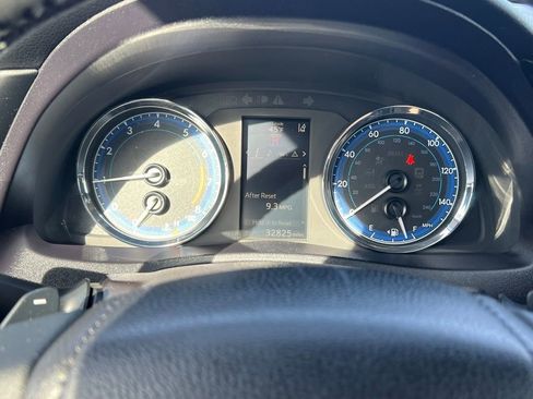 Used 2017 Toyota Corolla SE w/ SE Premium Package image 24