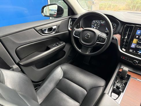 Used 2022 Volvo S60 B5 Momentum w/ Premium Package AWD/4WD image 12