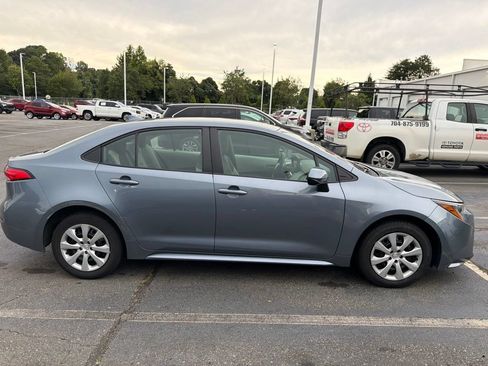 Used 2024 Toyota Corolla LE FWD image 5