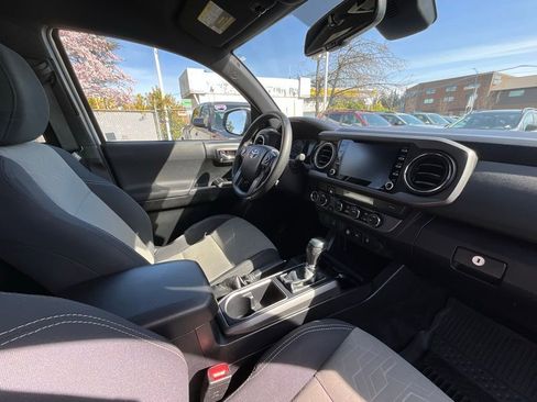 Used 2021 Toyota Tacoma TRD Off-Road image 18