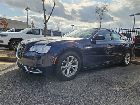 Used 2016 Chrysler 300 Limited image 3