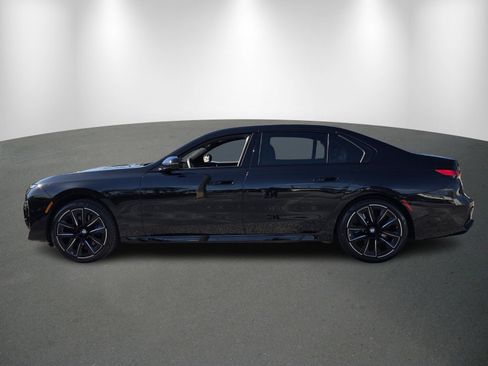 Used 2024 BMW 760i xDrive w/ Executive Package image 4