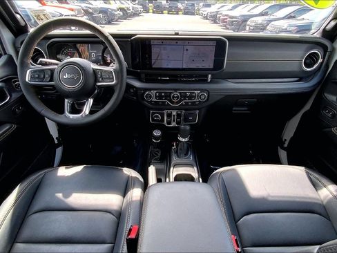 Certified 2024 Jeep Wrangler Unlimited Sahara w/ Technology Group AWD/4WD image 15