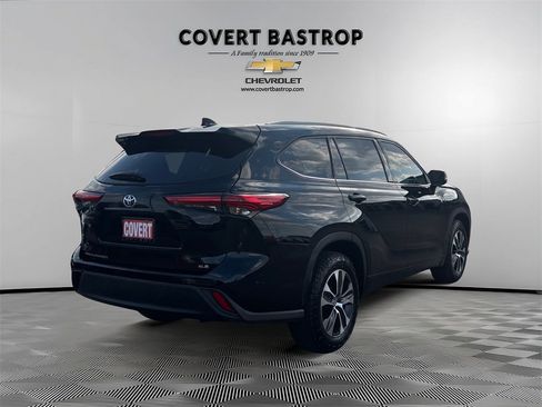 Used 2022 Toyota Highlander XLE image 6