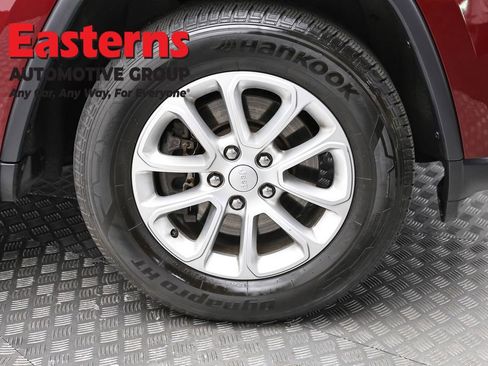 Used 2021 Jeep Grand Cherokee Laredo w/ Security & Convenience Group AWD/4WD image 31