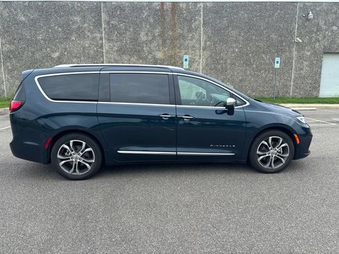 Certified 2024 Chrysler Pacifica Pinnacle FWD image 8