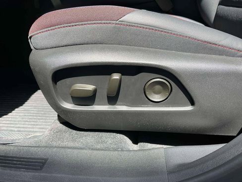 Certified 2026 Chevrolet Equinox RS w/ Convenience Package III FWD image 29