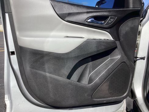 Used 2021 Chevrolet Equinox LS w/ LS Convenience Package image 29