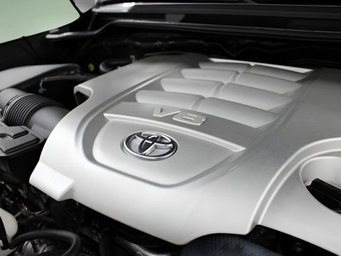 Used 2018 Toyota Land Cruiser image 44