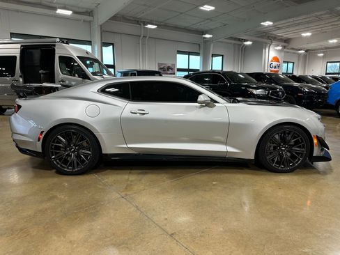 Used 2019 Chevrolet Camaro ZL1 image 24