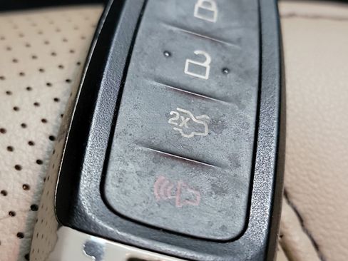 Used 2019 Ford Taurus Limited image 32