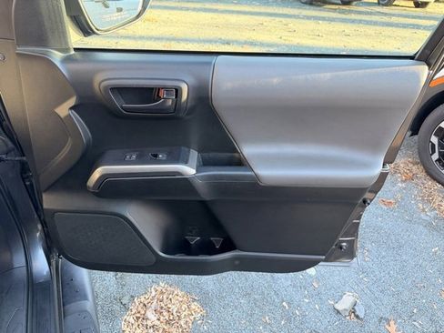 Used 2019 Toyota Tacoma 4x4 Double Cab image 10