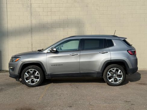 Used 2019 Jeep Compass Limited AWD/4WD image 2