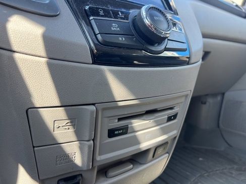 Used 2015 Honda Odyssey Touring Elite image 16
