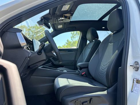 New 2026 Volkswagen Tiguan SE R-Line AWD/4WD image 8