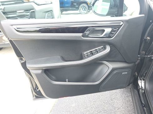 Used 2022 Porsche Macan image 10