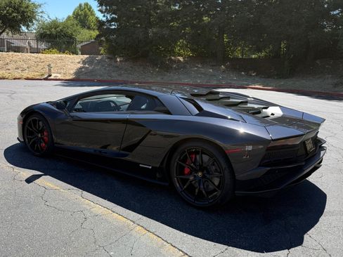 Used 2018 Lamborghini Aventador S AWD/4WD image 6