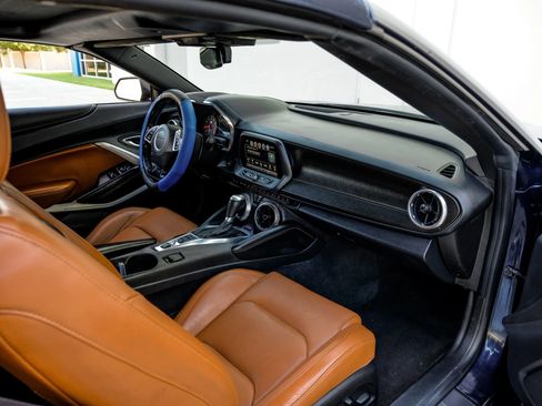 Used 2016 Chevrolet Camaro LT RWD image 21