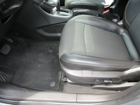 Used 2019 Chevrolet Trax LT w/ LT Convenience Package FWD image 21