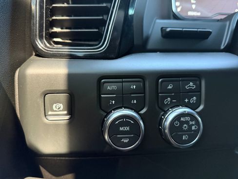 Used 2024 GMC Sierra 2500 AT4 w/ AT4 Premium Plus Package AWD/4WD image 22
