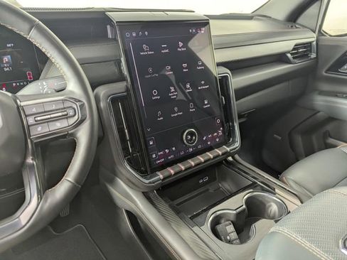 Used 2025 GMC Yukon XL AT4 w/ AT4 Premium Package image 19