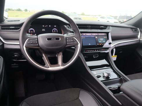 New 2026 Jeep Grand Cherokee Altitude AWD/4WD image 2