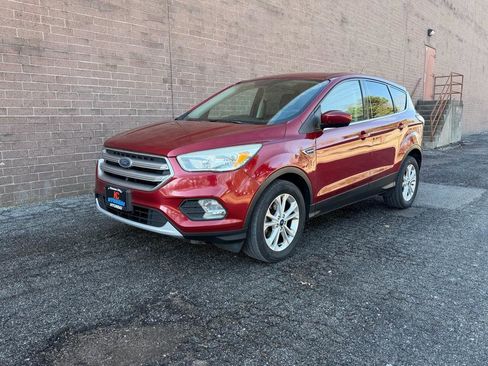 Used 2017 Ford Escape SE image 1