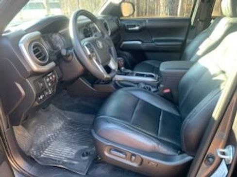 Used 2021 Toyota Tacoma Limited w/ Nightshade Package image 4