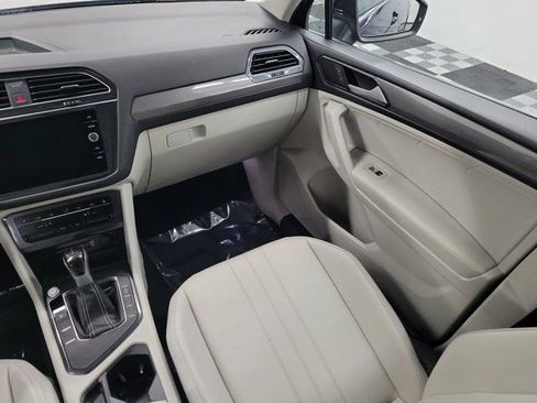 Used 2023 Volkswagen Tiguan SE FWD image 16