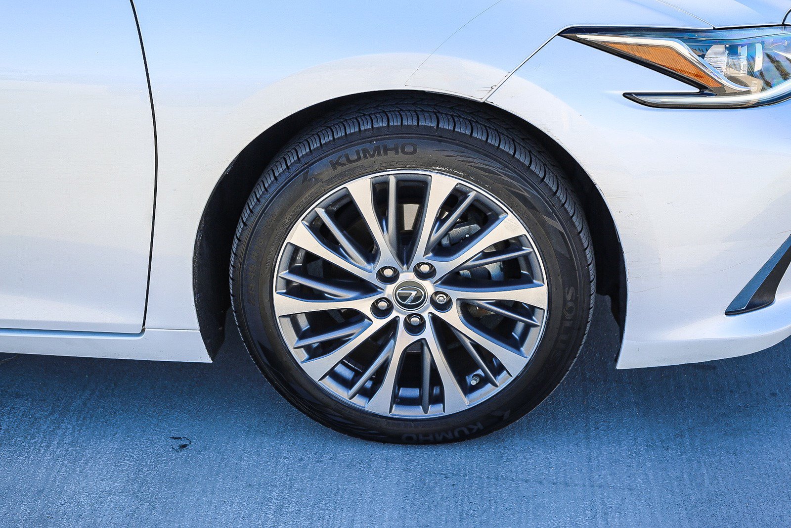 Used 2020 Lexus ES 300h w/ Premium Package FWD image 10