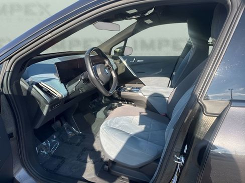Used 2022 BMW iX xDrive50 w/ Premium Package image 9