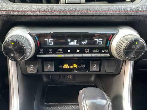 Used 2023 Toyota RAV4 SE image 6