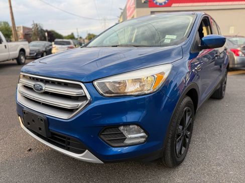 Used 2017 Ford Escape SE w/ SE Cold Weather Package AWD/4WD image 1