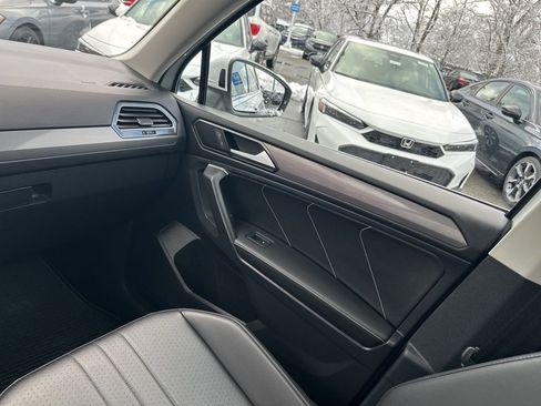 Used 2022 Volkswagen Tiguan SE image 12