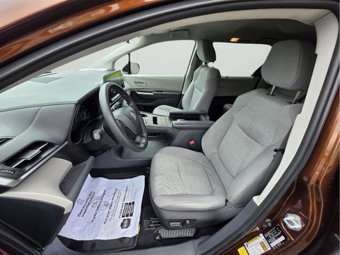 Used 2022 Toyota Sienna LE image 15