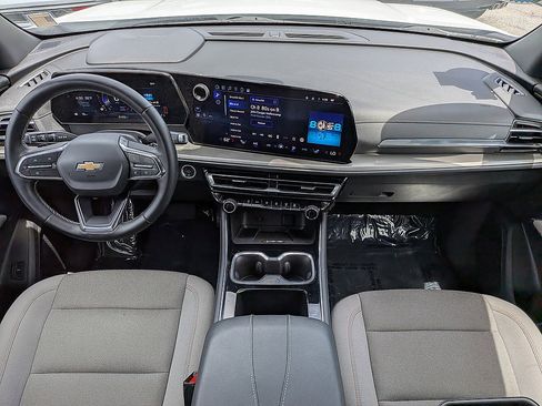 Certified 2025 Chevrolet Traverse LT FWD image 31