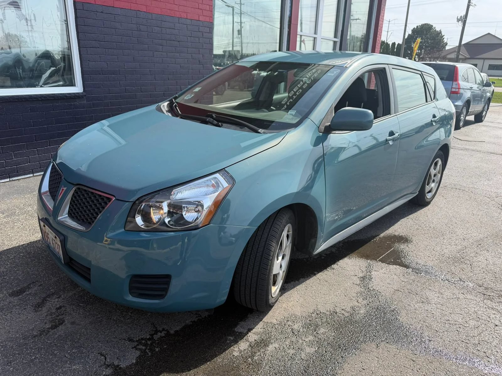 Used 2009 Pontiac Vibe w/ Preferred Package FWD image 1