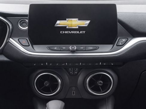 Used 2025 Chevrolet Blazer LT FWD image 9