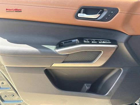 Certified 2025 Nissan Pathfinder Platinum w/ Cargo Package FWD image 18