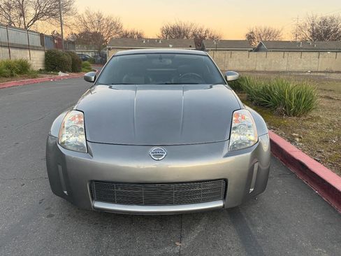Used 2005 Nissan 350Z 35th Anniversary Edition w/ (N93) Cargo Convenience Pkg image 8