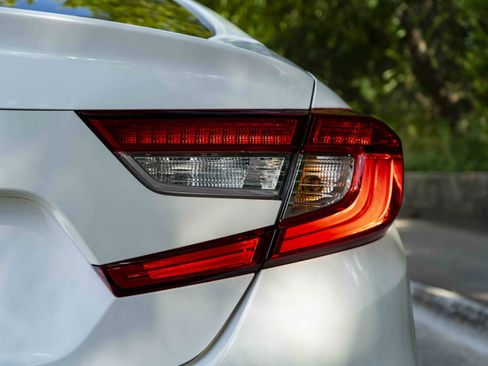 Used 2018 Honda Accord LX image 13
