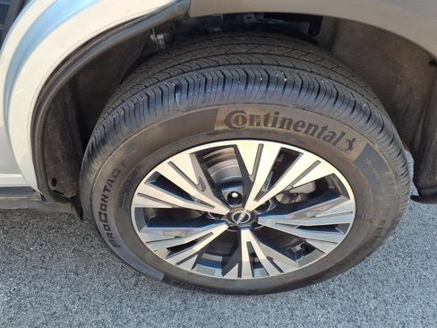 Used 2023 Nissan Rogue SV image 10