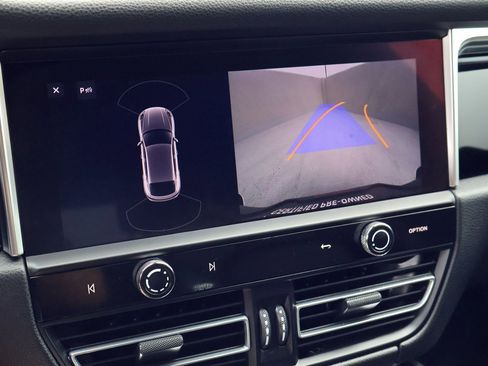 Certified 2022 Porsche Macan S image 17