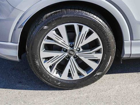 Used 2025 Audi Q4 e-tron Premium w/ Convenience Package image 10