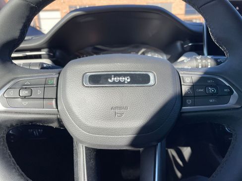 Used 2025 Jeep Compass Limited image 28