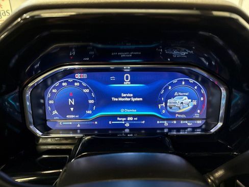 Used 2024 Chevrolet Silverado 2500 ZR2 w/ Technology Package image 33