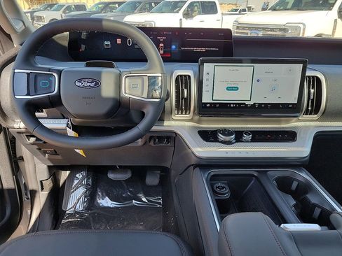 New 2025 Ford Expedition Active image 17