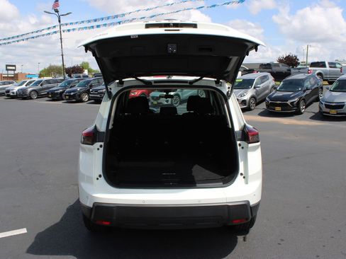 Used 2024 Nissan Rogue S FWD image 8