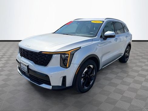 Used 2025 Kia Sorento EX FWD image 3